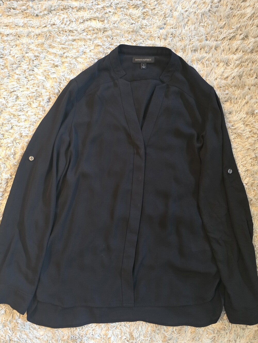 Banana Republic black long sleeve blouse small Vneck